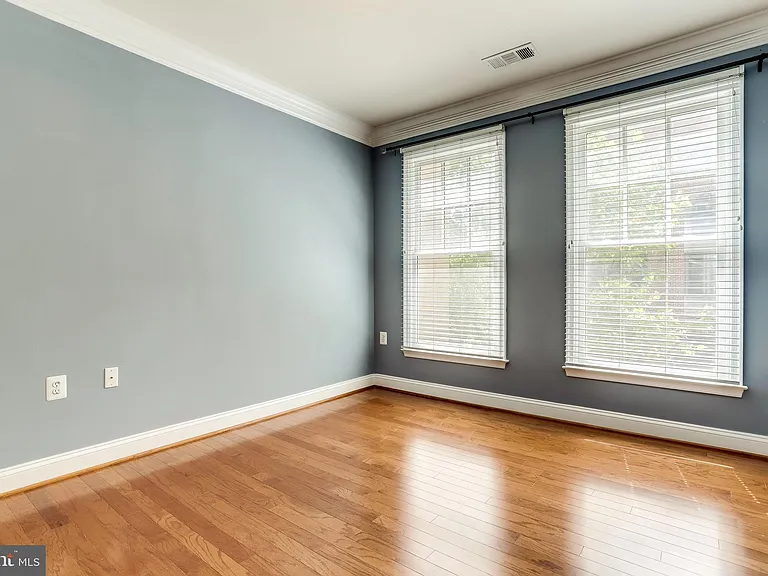 1115 Cameron St #208 — Photo 37