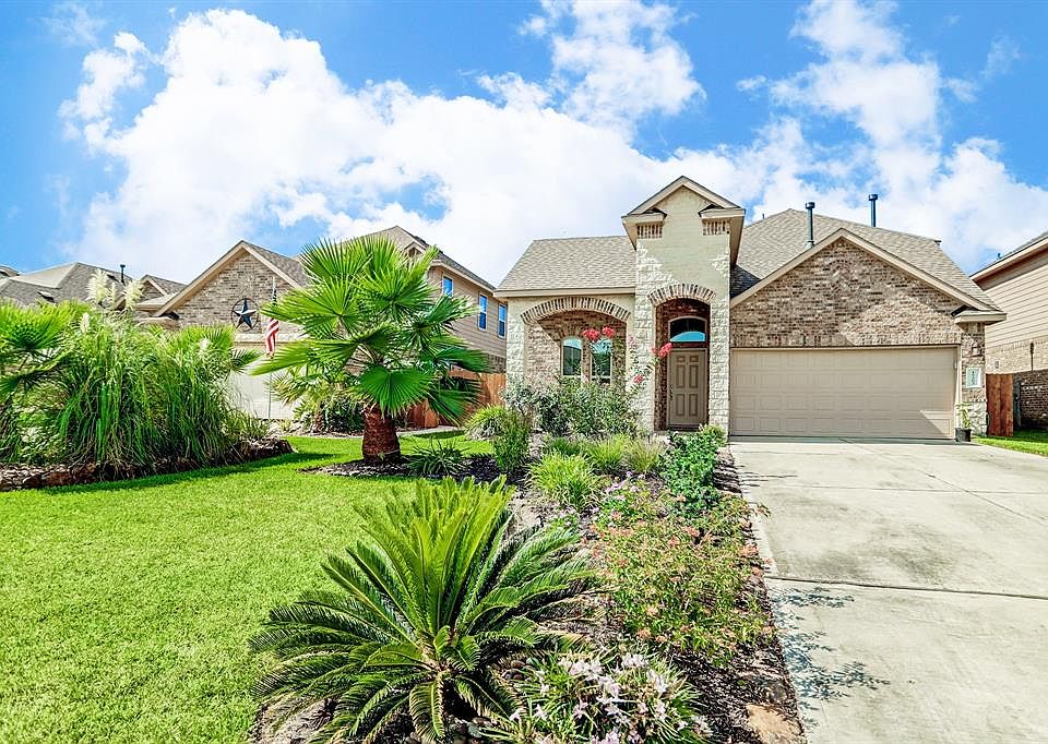 Welcome home to 19203 Painted Blvd. Offering 4 bedrooms, 3 bathrooms, office/study and a game room.