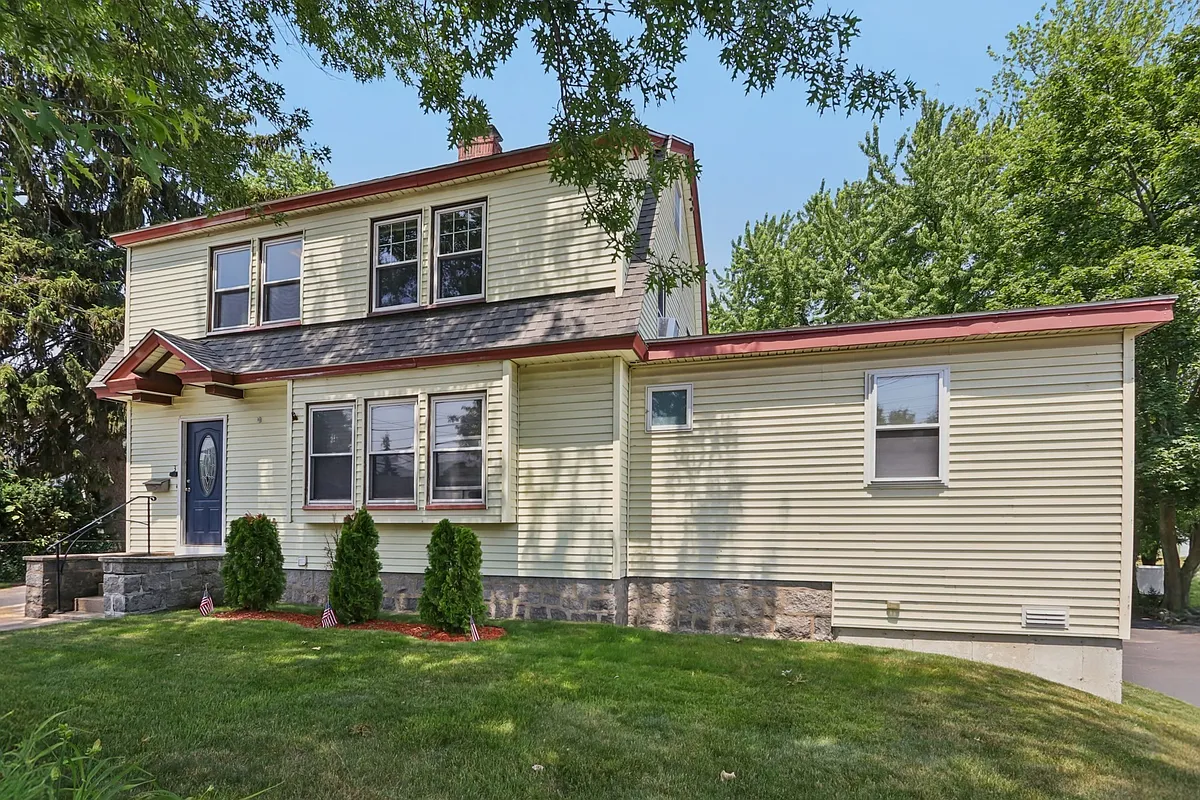 Building Photo - 3 Lynnfield St #2