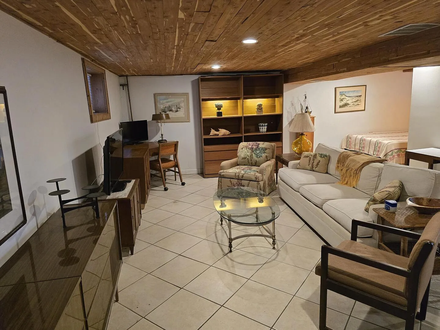 Studio, 950 sqft, $1,700 — Photo 3