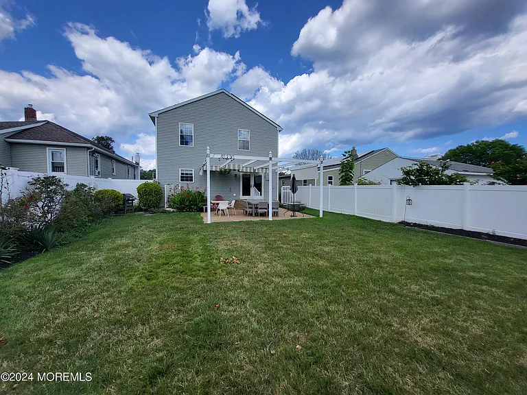 126 Elmwood Ave — Photo 29