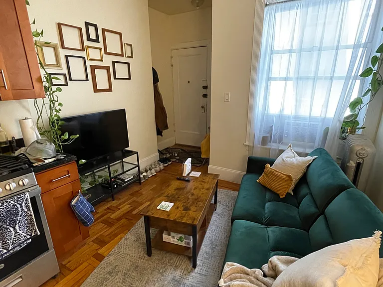 14 Broadway Ter #C — Photo 3