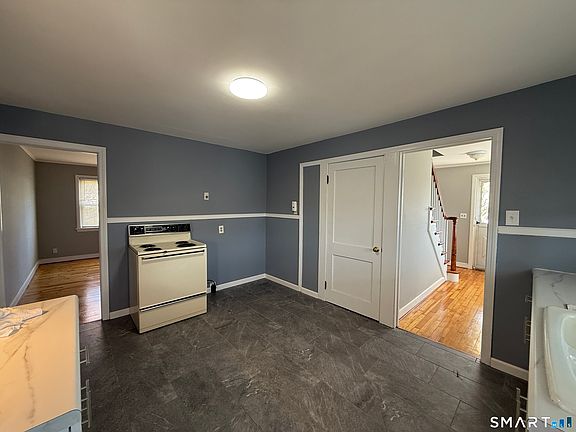 5th image of 31 Waterbury Rd