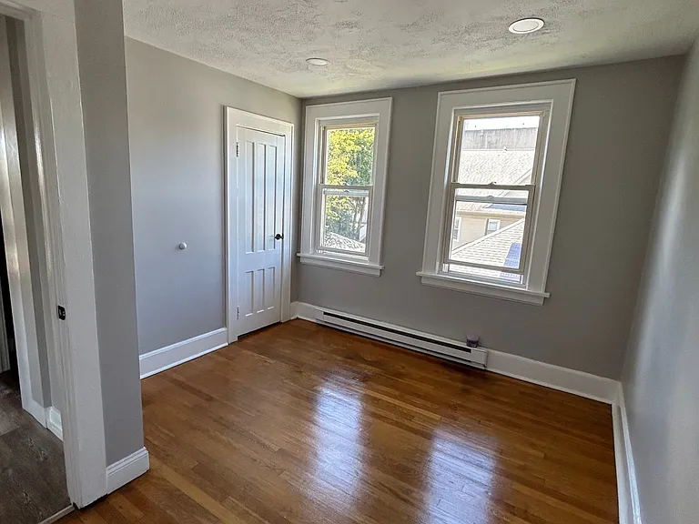 7 Hunting St #3 — Photo 10