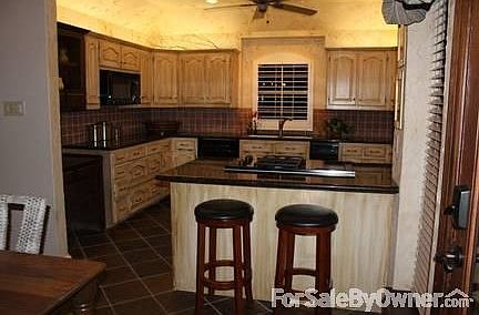 5th image of 301 Mosswood Dr