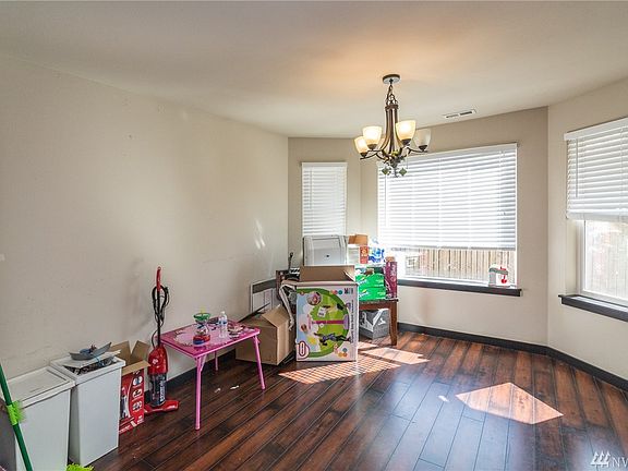 5th image of 4221 E N St