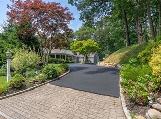 33 Emerson Rd, Glen Head, NY 11545