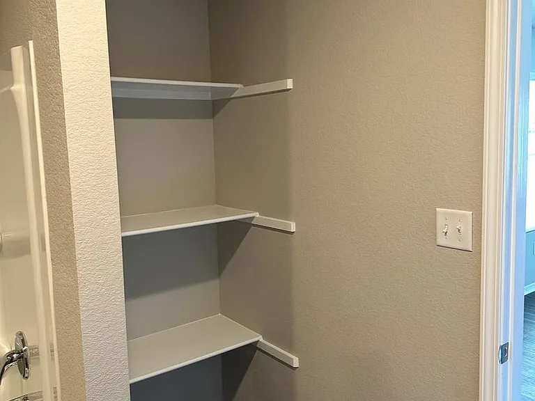 203 Logan Dr — Photo 16