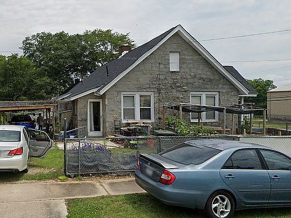 4th image of 290 Oak St