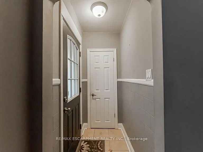 501 Upper Wellington St — Photo 3
