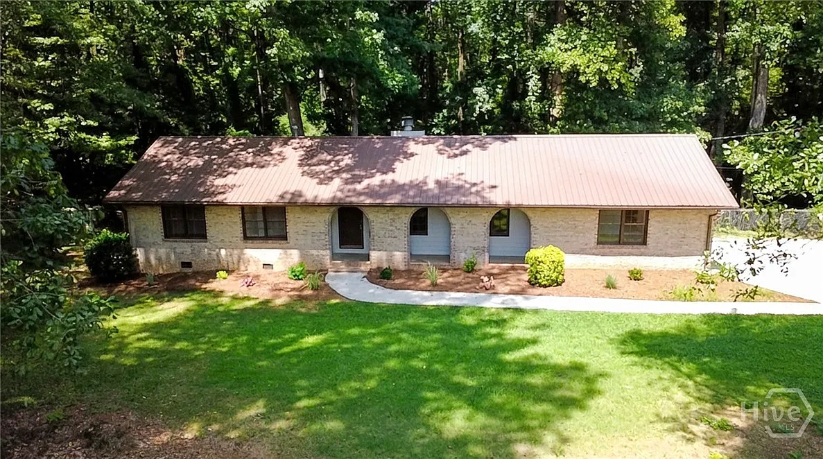 4 bed, 3.0 bath, 1936 sqft, $3,000 — Photo 2