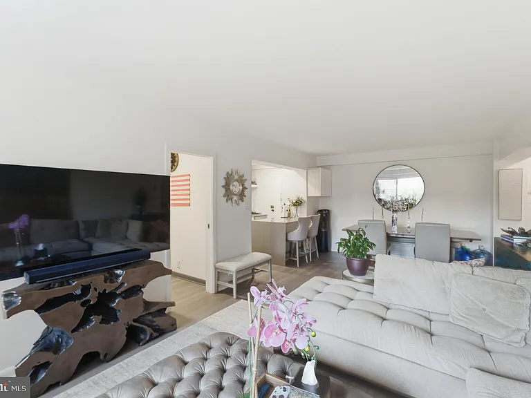 4201 Cathedral Ave NW #903W — Photo 4