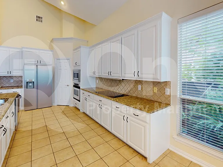 740 Peco St — Photo 4