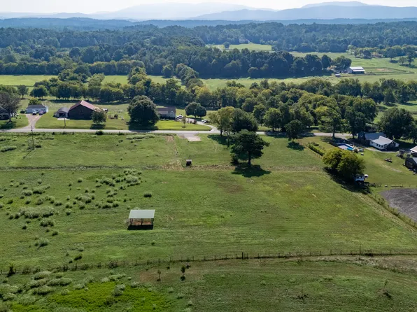 1015 Richards Rd, White, GA 30184