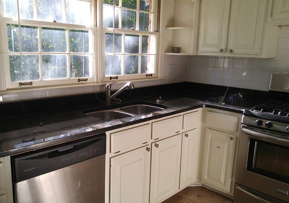 2nd image of 1500 Holly Ln