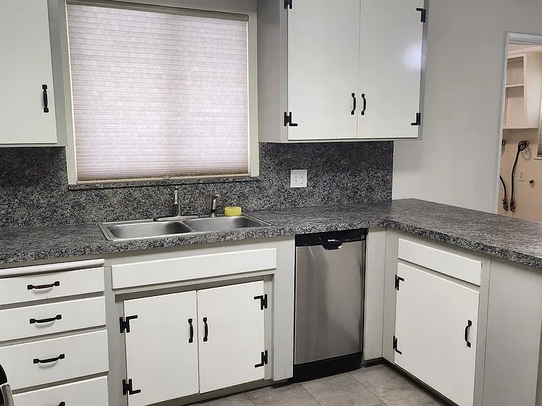 1260 S Klein Ave — Photo 10