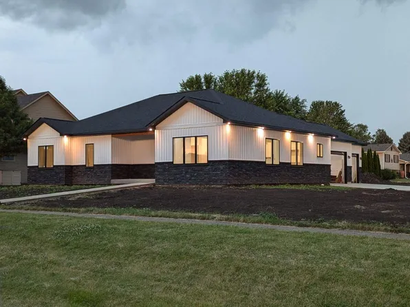 3105 Bluff Ln, Sandwich, IL 60548