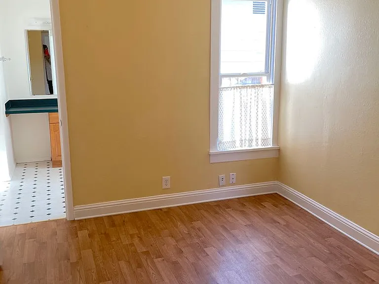 1405 E Washington St — Photo 14