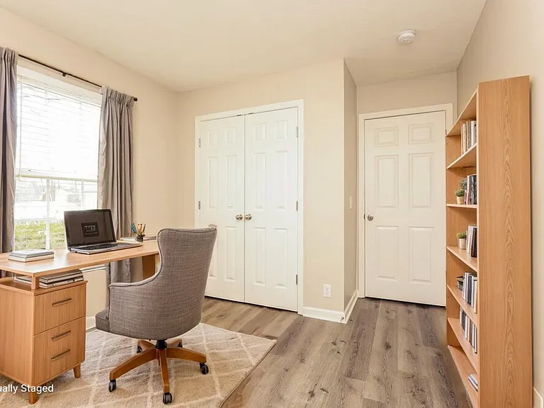 1316 S Hampton Ct — Photo 16