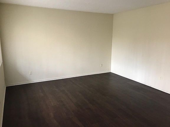 4th image of 709 N Inglewood Ave APT 37