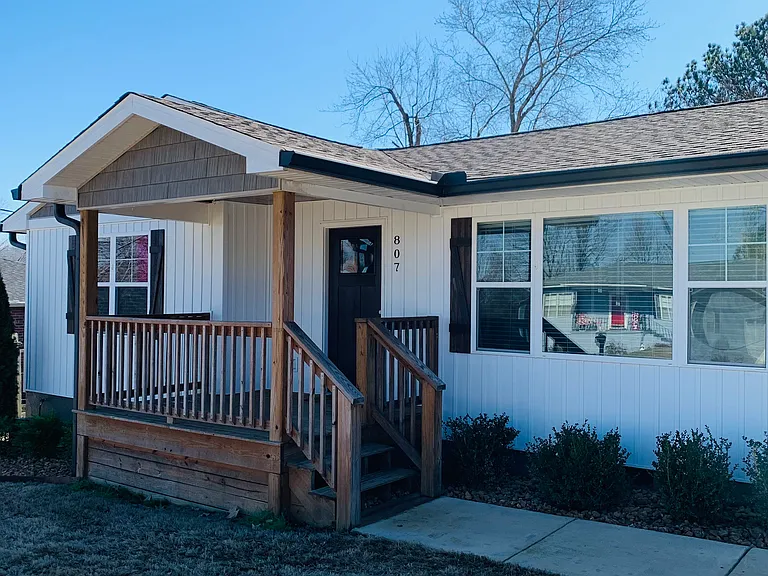 807 Forrest Rd — Photo 4