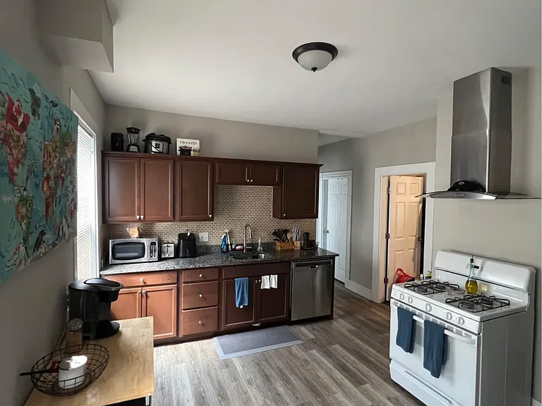 10 Bellflower St #1 — Photo 4
