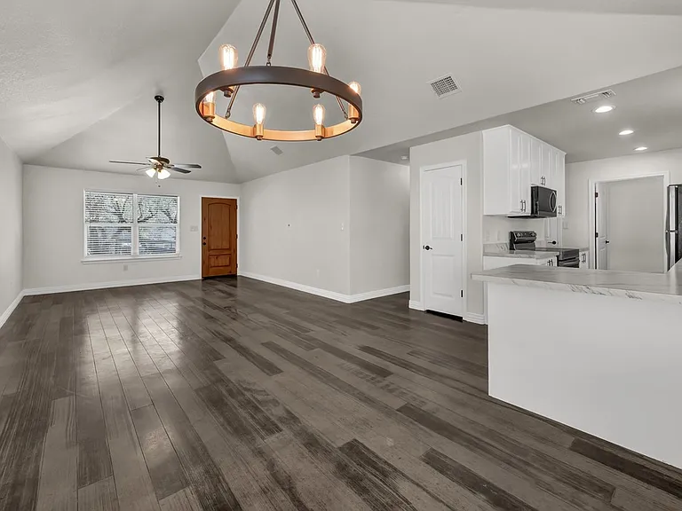 Living Room/Kitchen