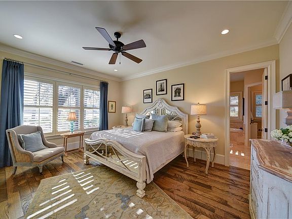 5th image of 19 Bracklin Ct