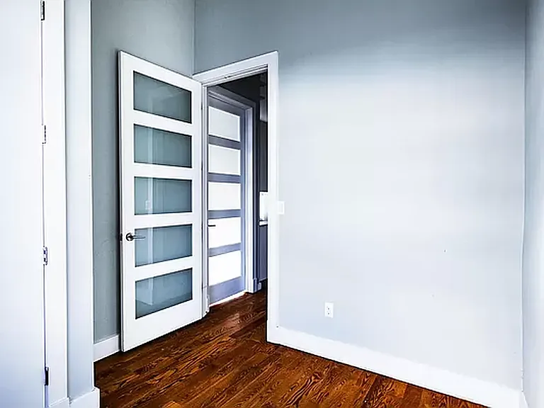 1503 Gates Ave #1F — Photo 6