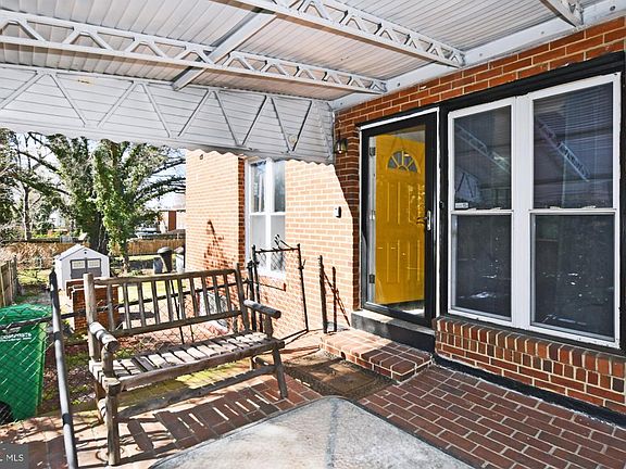 4th image of 912 Irvington St