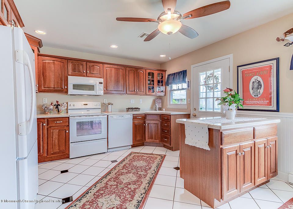1st image of 185A Sterling Ct #100A