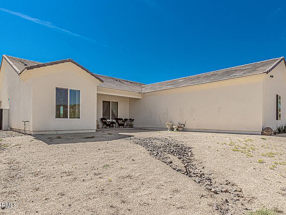 3rd image of 48425 N 13TH Avenue