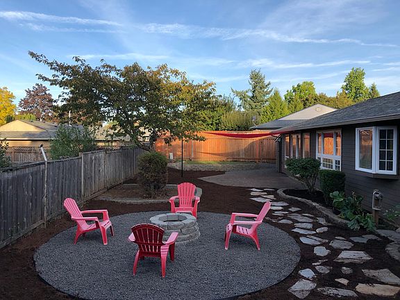 2nd image of 395 Alderwood Pl
