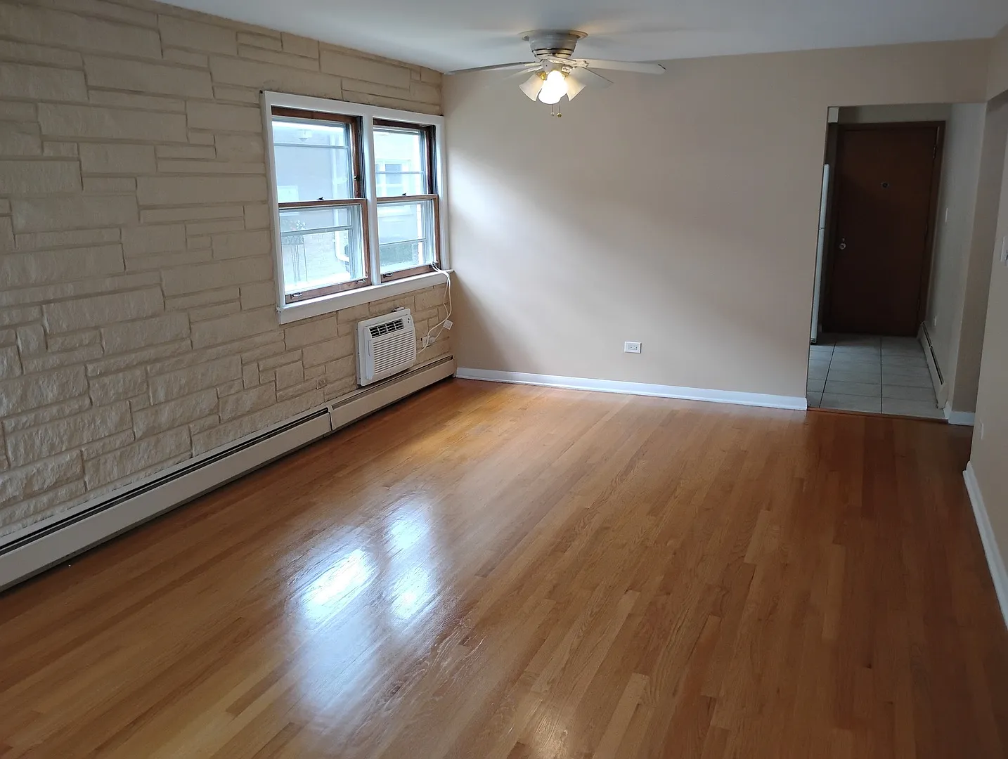 2 bed, 950 sqft, $1,750 — Photo 3