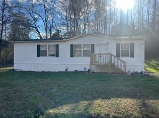 165 Smith Oaks Ln, Jacksboro, TN 37757
