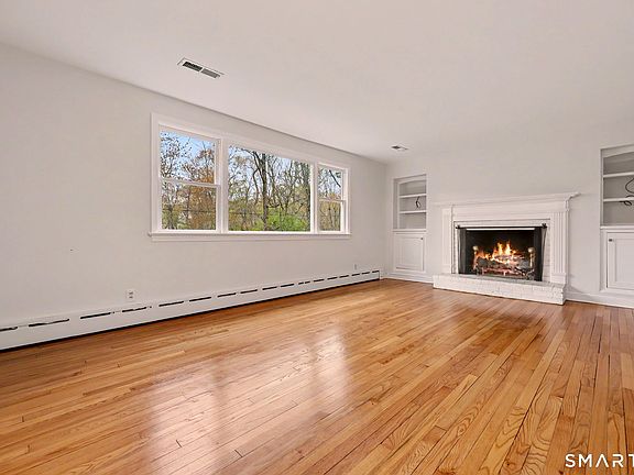 4th image of 110 Silver Spring Lane