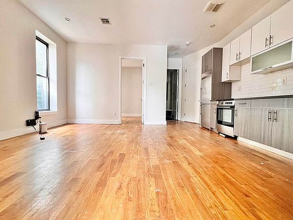 2nd image of 474 Lafayette Ave APT 1B