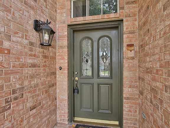 4th image of 1006 E Hampton Dr
