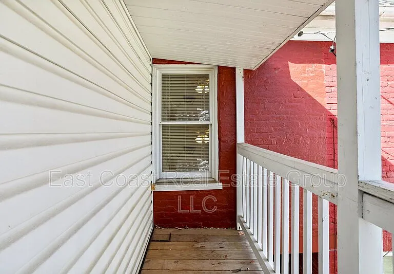 118 S Locust St — Photo 21