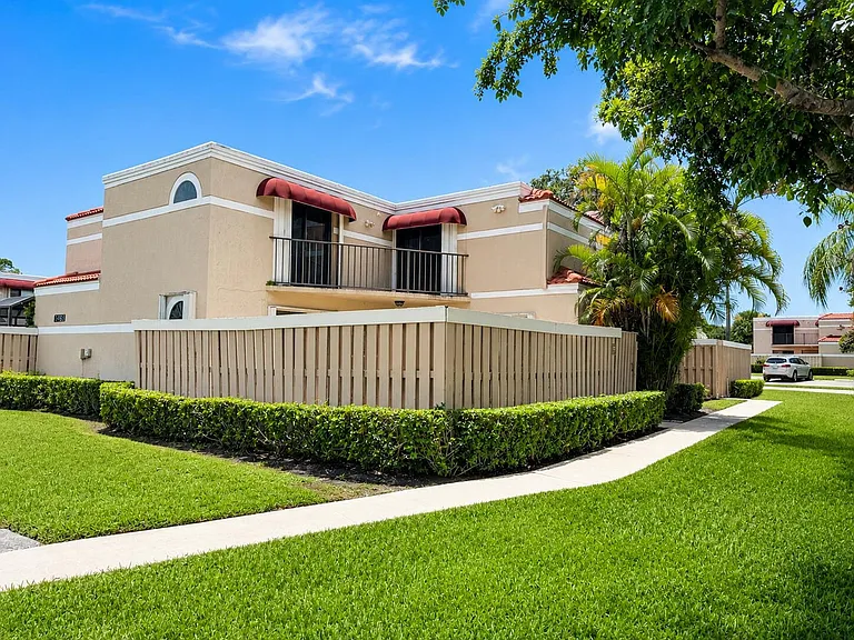 3725 Village Dr — Photo 8