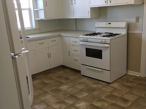 5th image of 617 Lydia St NE #1