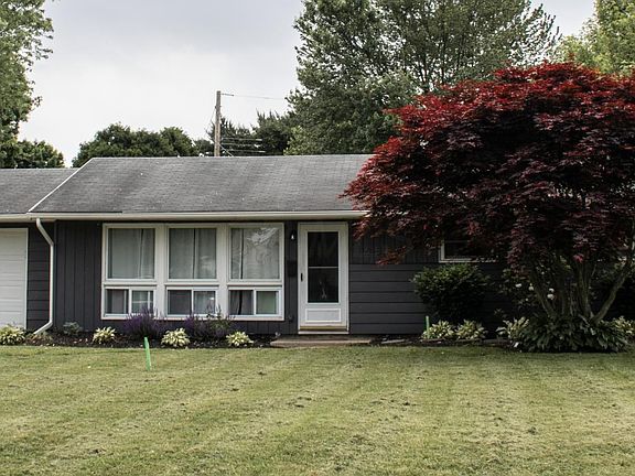 4th image of 655 Meadow Dr