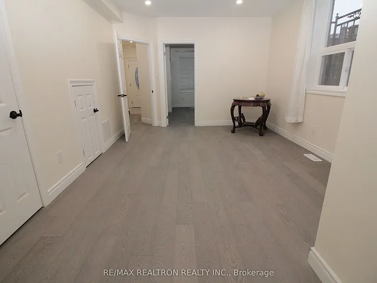 18 Roxton Rd #MAIN FLOOR — Photo 3