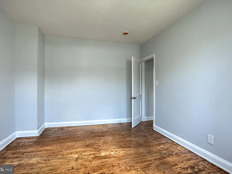 1323 N Kenwood Ave #1 — Photo 21