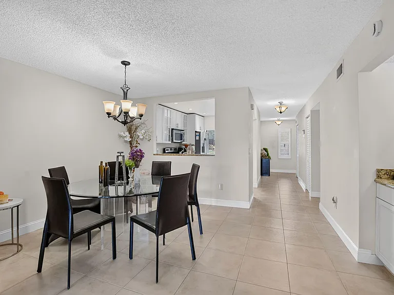 21211 Lago Cir #C — Photo 11