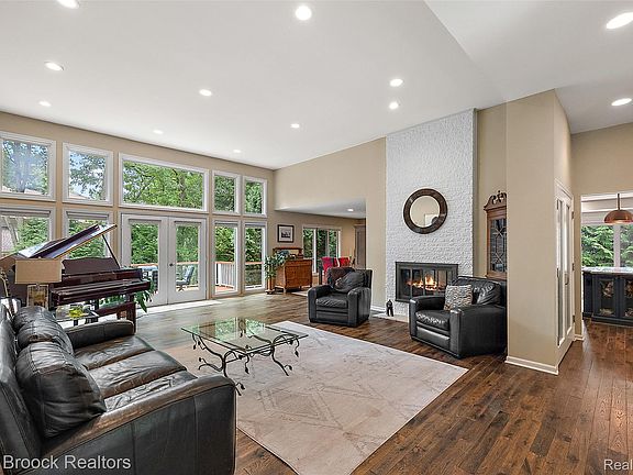 2nd image of 4335 Echo Rd