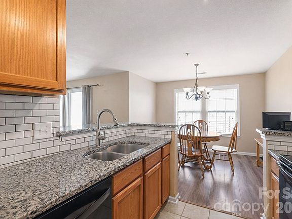 5th image of 3983 Town Center Rd