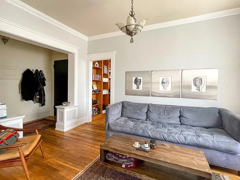 416 E Roy St — Photo 3