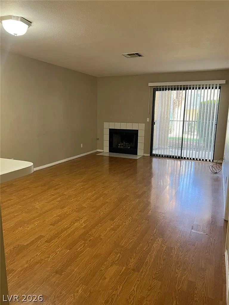 2 bed, 2.0 bath, 1004 sqft, $1,395 — Photo 2