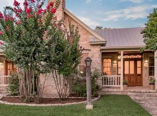 210 W Schubert St, Fredericksburg, TX 78624